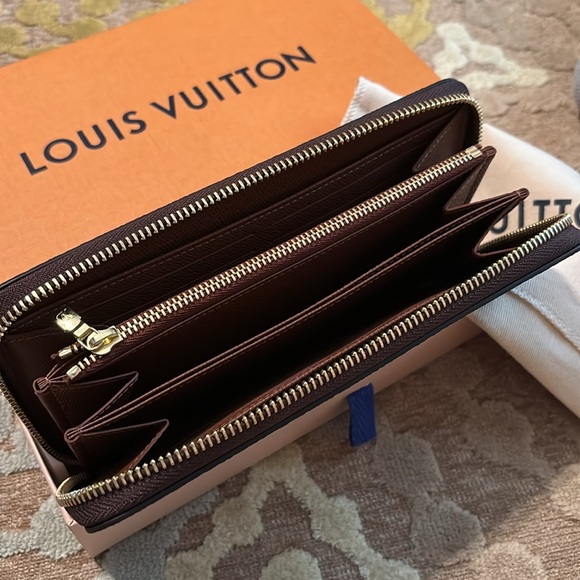 Louis Vuitton Brown Monogram Wallet. New in box. 7.7 x4.1 x 1 inches. - Picture 2 of 3